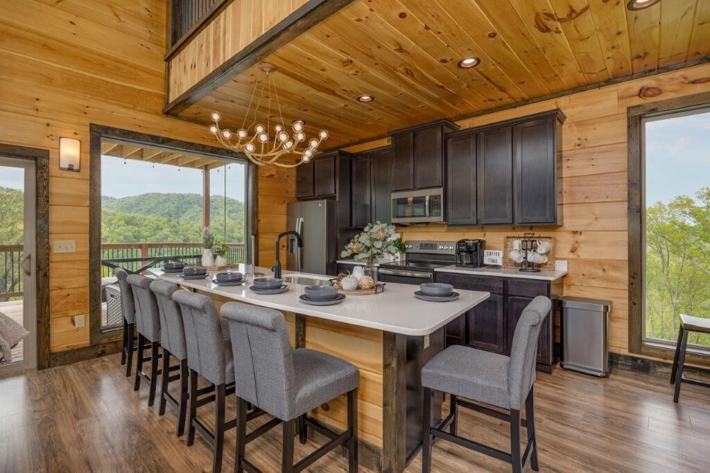 Cabin, Multiple Beds, Hot Tub | Private kitchen | Fridge, microwave, oven, stovetop