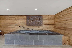House, Multiple Beds, Pool Access (217 W. Driftwood) | Spa | Sauna, hot tub