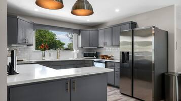 House, Multiple Beds, Patio | Private kitchen | Fridge, microwave, oven, stovetop