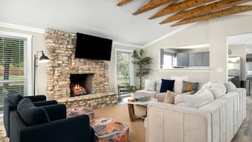 Rumah, Beberapa Tempat Tidur, patio | Area keluarga | TV