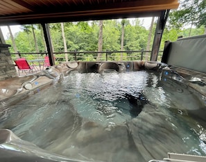 Outdoor spa tub