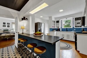 Fridge, microwave, oven, stovetop - Walk 2 Main Hot Tub Putt-putt (Fredericksburg)