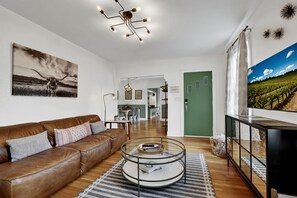 TV - Walk 2 Main Hot Tub Putt-putt (Fredericksburg)