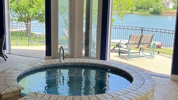 Rumah, Beberapa Tempat Tidur, akses ke kolam renang | Kolam renang | Kolam renang indoor dan kolam renang outdoor