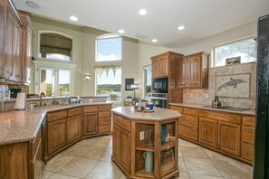 House, Multiple Beds, Patio | Private kitchen | Fridge, microwave, oven, stovetop - Lakefront Luxury-breathtaking Views-games-firepit (Burnet)