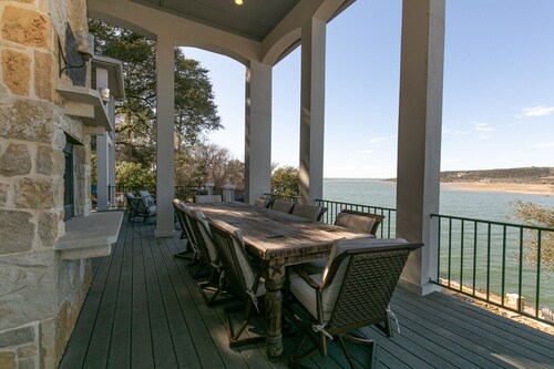 Lakefront Luxury-breathtaking Views-games-firepit