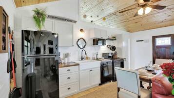 Cottage, letti multipli, patio (6426 Old San Oak) | Cucina privata | Macchina per tè/caffè