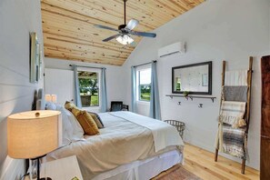 Cottage, plusieurs lits, patio (6426 Old San Oak) | 2 chambres, décoration personnalisée, ameublement personnalisé