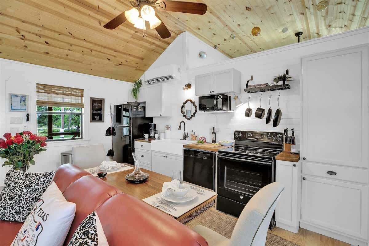 Cottage, Multiple Beds, Patio (6426 Old San Oak) | Private kitchen