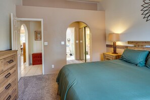 3 bedrooms, desk, iron/ironing board, WiFi - Lake Havasu Home Near Rotary Park + London Bridge! (Lake Havasu City)