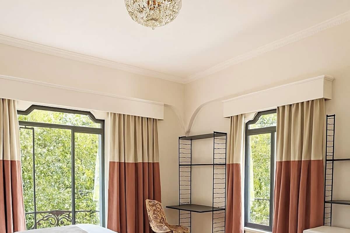 Premium-Zimmer | Schreibtisch, laptopgeeigneter Arbeitsplatz, Bügeleisen/Bügelbrett