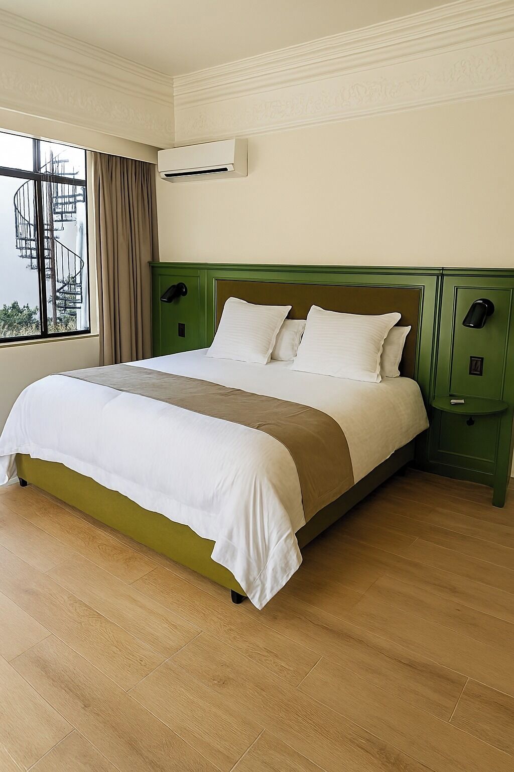 Bureau, espace de travail pour ordinateur portable