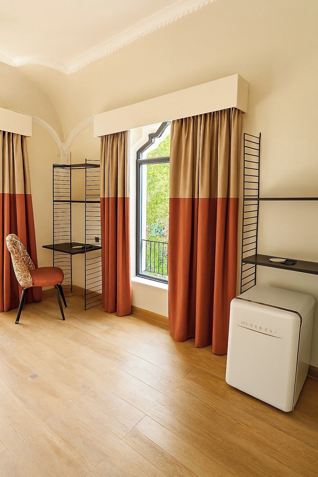 Quarto premium | Escrivaninha, espaço de trabalho para notebook