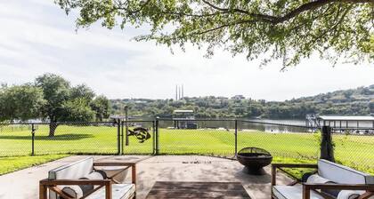 Lakefront Paradise With Firepit