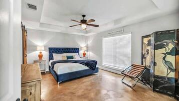 Maison, plusieurs lits, patio (1305 Lakeshore Dr)