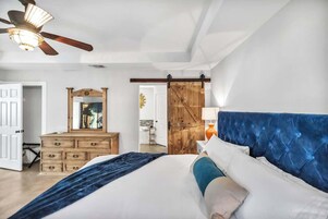 House, Multiple Beds, Patio (1305 Lakeshore Dr) | 3 bedrooms, individually decorated, individually furnished, bed sheets