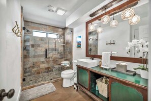 House, Multiple Beds, Patio (1305 Lakeshore Dr) | Bathroom | Towels - Lakefront Paradise With Firepit (Marble Falls)