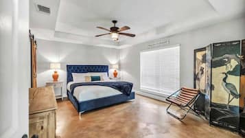 House, Multiple Beds, Patio (1305 Lakeshore Dr) | 3 bedrooms, individually decorated, individually furnished, bed sheets