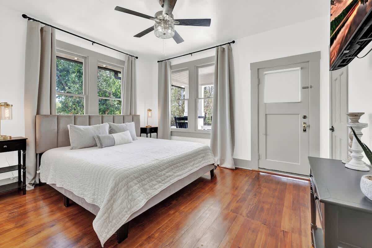 4 habitaciones, decoración personalizada y muebles diferentes 