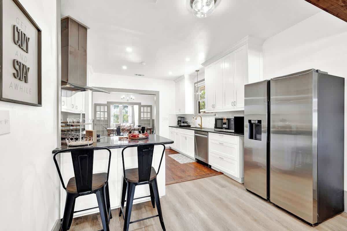 Casa, varias camas, acceso a la piscina, vistas a la piscina (106 East Nimitz) | Cocina privada | Cafetera o tetera