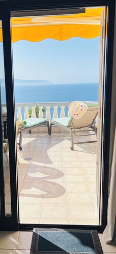 Sunny studio with breathtaking sea view from spacious terrace. VV-38-4-0088913