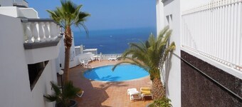 Sunny studio with breathtaking sea view from spacious terrace