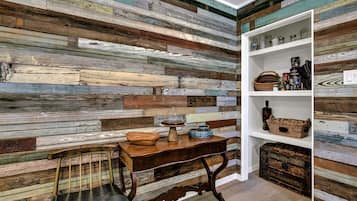 3 عدّة غرف نوم وبديكورات فريدة لكل غرفة وطراز فريد لكل وحدة