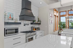 House, Multiple Beds, Pool Access (10512 Lakepark Dr) | Private kitchen | Coffee/tea maker, electric kettle