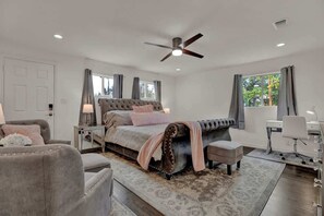 Casa, varias camas, patio, vista a la ciudad (801 N Bowie St) | 4 habitaciones, decoración personalizada y muebles diferentes 