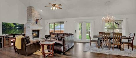 House, Multiple Beds, Patio, City View (801 N Bowie St) | Living area | Fireplace, MP3 dock