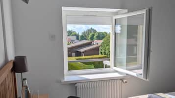 Family Room | 8 bedrooms, premium bedding, memory foam beds, desk