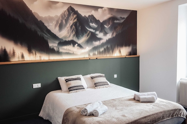 Comfort-Doppelzimmer | Hochwertige Bettwaren, Betten mit Memory-Foam-Matratzen, Schreibtisch