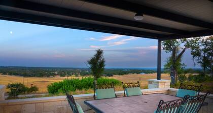 Luxury Cottage With Views-fireplace-spa Bath