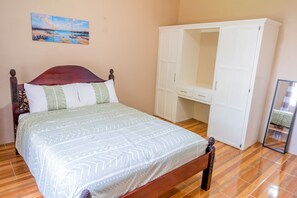 1 室のベッドルーム、アイロン / アイロン台、WiFi (無料)、ベッドシーツ