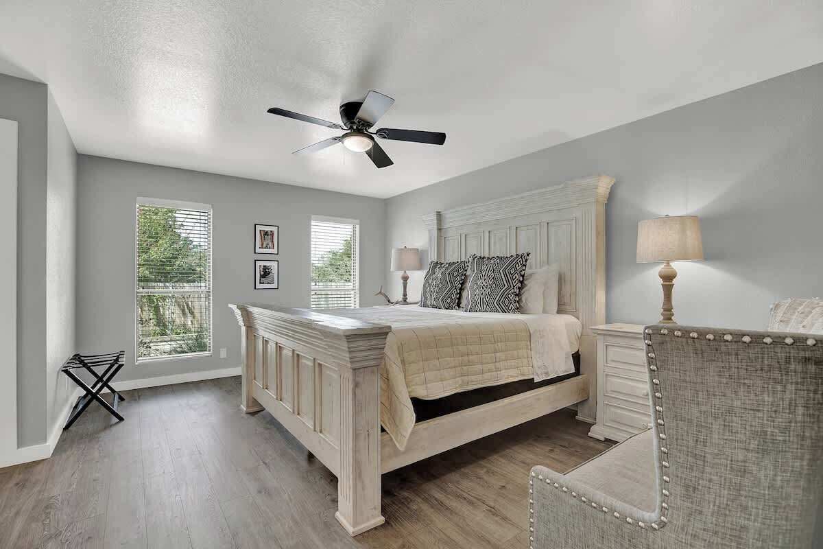 Apartamento, várias camas, banheira de imersão (907 Hill St #2) | 2 quartos, individualmente decorados, individualmente mobiliados