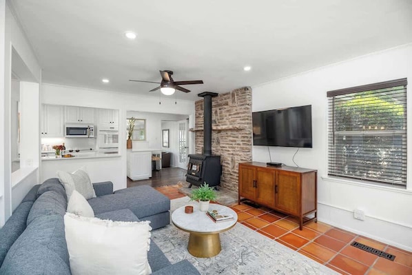 House, Multiple Beds, Patio (506 N Pecan St.) | Living area - Pecan Retreat-half Mile to Main (Fredericksburg)