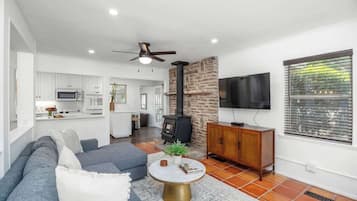 Rumah, Beberapa Tempat Tidur, patio (506 N Pecan St.) | Area keluarga