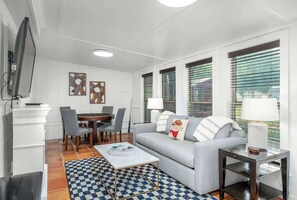 Huis, meerdere bedden, patio (506 N Pecan St.) | Woonruimte