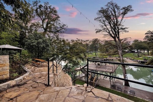 Luxury Lakefront Oasis With Boat Dock-firepit