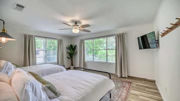 House, Multiple Beds, Patio (644 Cypress Ridge)