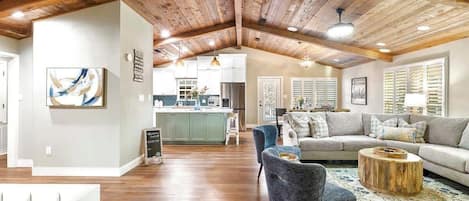 House, Multiple Beds, Hot Tub (307 Lucy Lane) | Living area | Fireplace