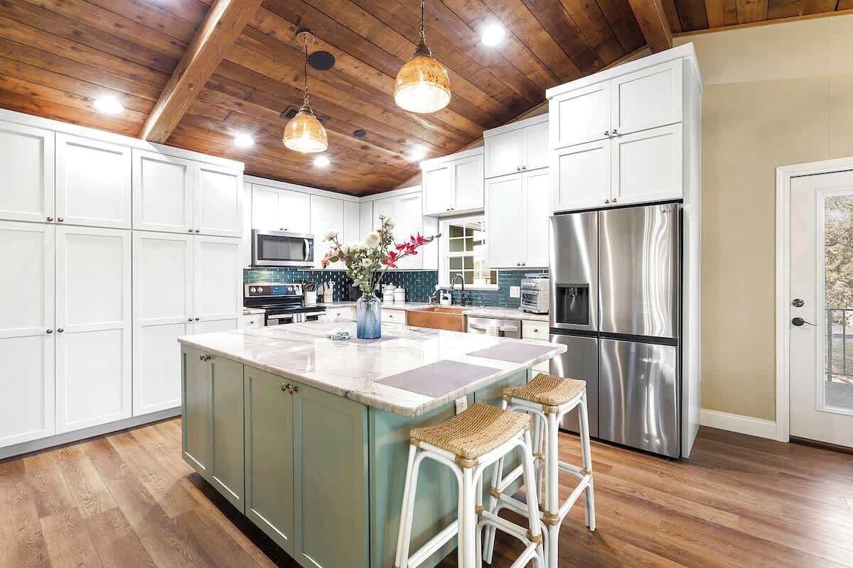 House, Berbilang Katil, Hot Tub (307 Lucy Lane) | Dapur peribadi | Pembancuh kopi/teh, cerek elektrik 