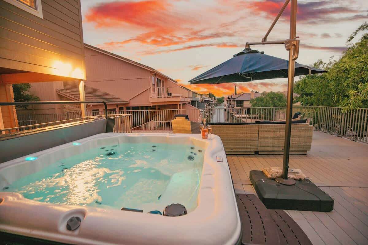 Tina de hidromasaje al aire libre