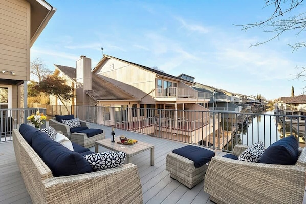 Maison, Plusieurs lits, baignoire à remous (307 Lucy Lane) | Terrasse/patio