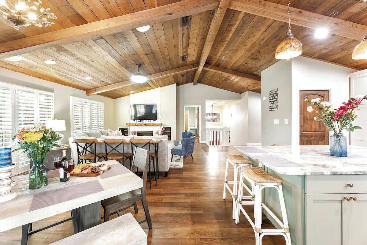 House, Multiple Beds, Hot Tub (307 Lucy Lane) | 6 bedrooms, individually decorated, individually furnished, bed sheets