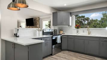 Rumah, Beberapa Tempat Tidur, patio | Dapur pribadi | Lemari es, microwave, oven, dan kompor