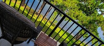 Lakeside Bliss: Near Airport & River City Marketplace