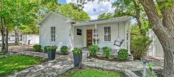 Charming Cottage Near Main With Patio&firepit!!