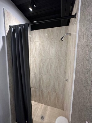 Apartment | Badezimmer | Dusche, Fußbodenheizung (Badezimmer), Handtücher, Seife