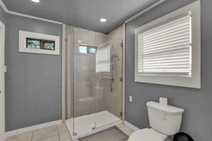 House, 1 Queen Bed, Patio (682 Old Comfort Gst) | Bathroom | Towels